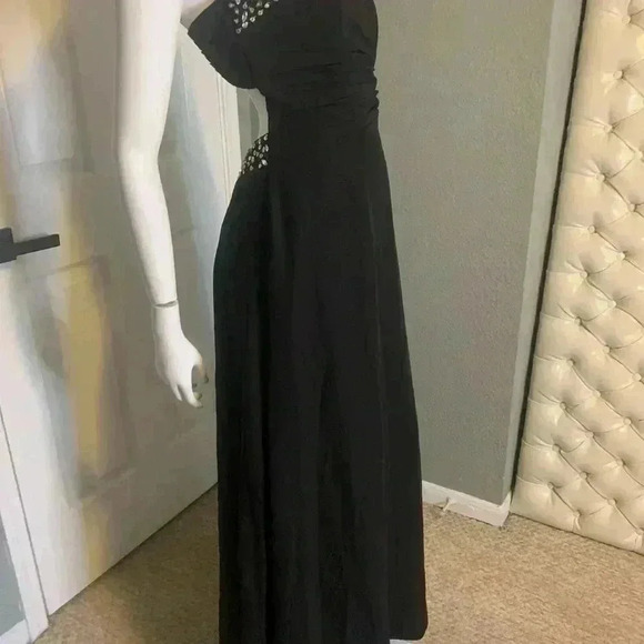 JJ’s House One-Shoulder Floor-Length Chiffon Mother of the Bride Dress Size 8 - Picture 2 of 10